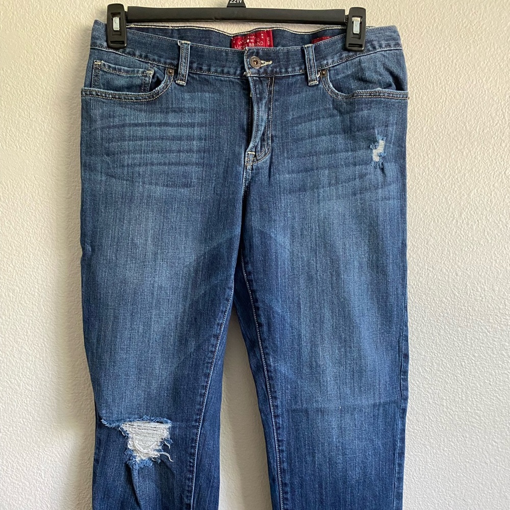 Distressed denim/jeans